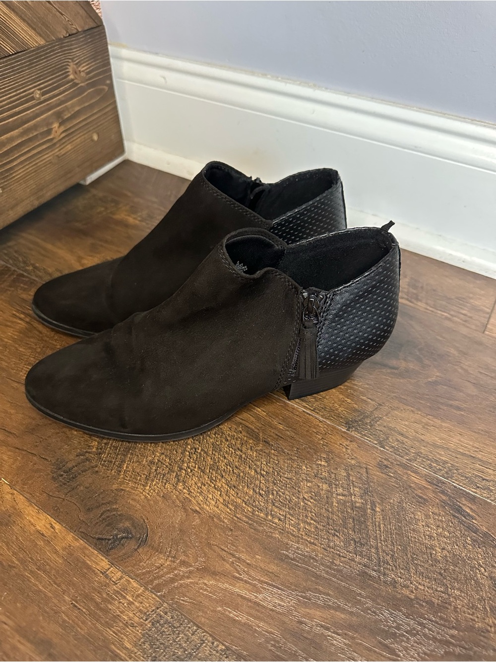 Women’s ankle boots size 9